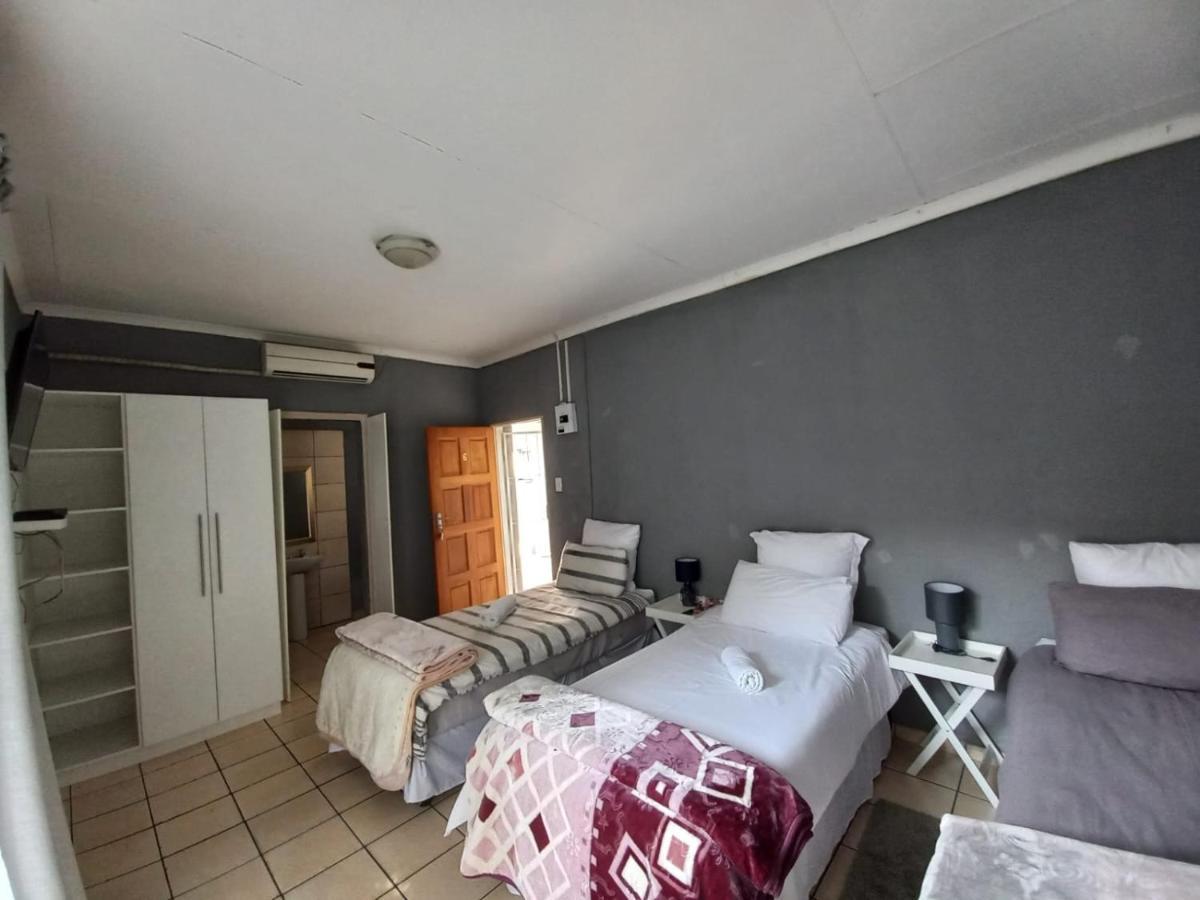 Meyiwa Guest Palace Newcastle Exterior photo